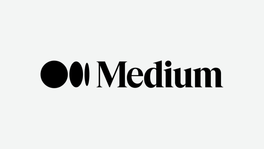 Medium havas inter 85 kaj 100 milionojn ĉiumonate aktivajn uzantojn, pruvante ĝian amasan publikon kaj la eblan atingon de ĝia enhavo.