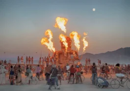 10 Choses à Connaître sur Burning Man : Un Voyage au Coeur de la Créativité et de la Liberté